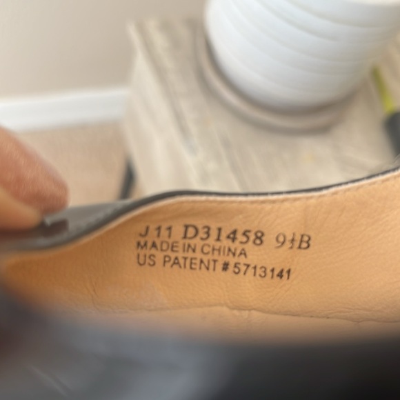 Cole Haan Black Payrnt Leather Heels - Nike Air Sole - Picture 9 of 9